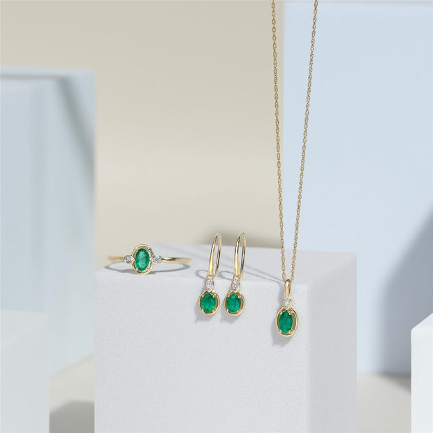 Boucles d'Oreilles Pendantes Classique en Or Jaune 9ct avec Emeraude Ovale et Diamants Ronds
