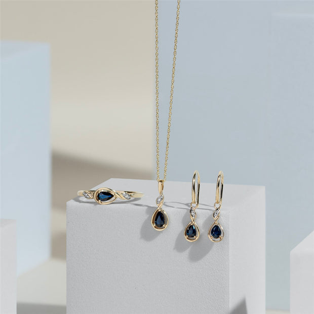 Boucles d'Oreilles Pendantes Classique en Or Jaune 9ct avec Saphir Poire et Diamants