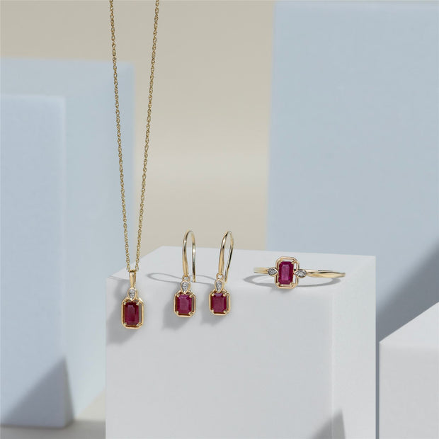 Boucles d'Oreilles Pendantes Classique en Or Jaune 9ct avec Rubis Baguette et Diamants