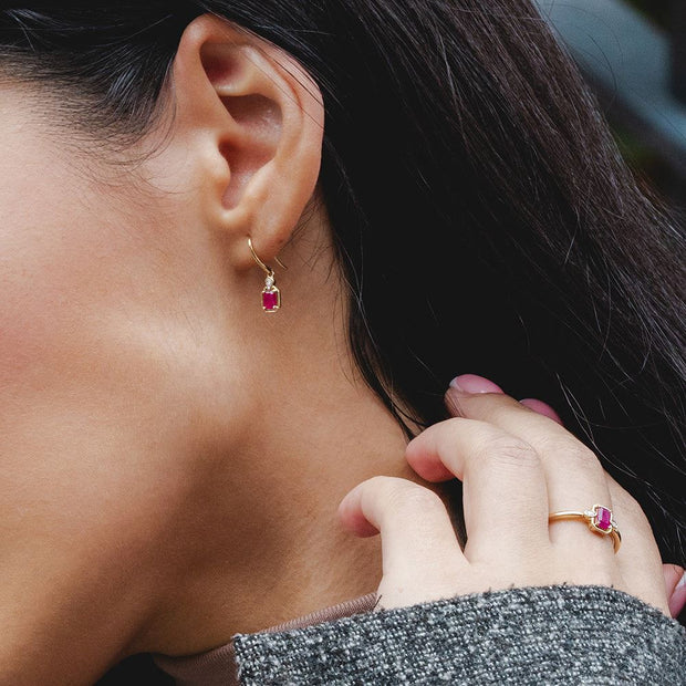 Boucles d'Oreilles Pendantes Classique en Or Jaune 9ct avec Rubis Baguette et Diamants