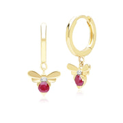 Orecchini a cerchio con ape in stile nido d'ape in oro giallo da 9 ct con rubino e diamante