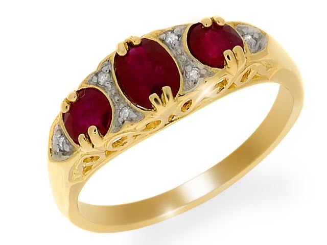 Anello stile trilogia classica in oro giallo 375 con rubino e diamanti