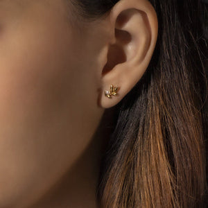 O Leaf Pearl Stud Earrings