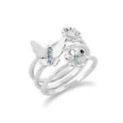 Set di tre anelli floreali impilabili in oro bianco 375 con topazio azzurro e farfalla e fiori di diamanti