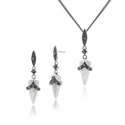 Orecchini pendenti e pendenti in stile Art Déco in argento 925 con cabochon in madreperla e marcasite