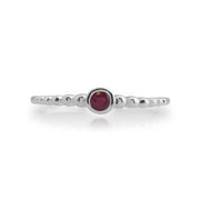 Anello in argento Essentiel con castone di rubino 925 incastonato per impilare